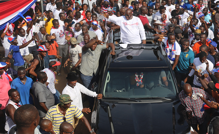  Nana Akufo-Addo responding to cheers at the Kaneshie Market